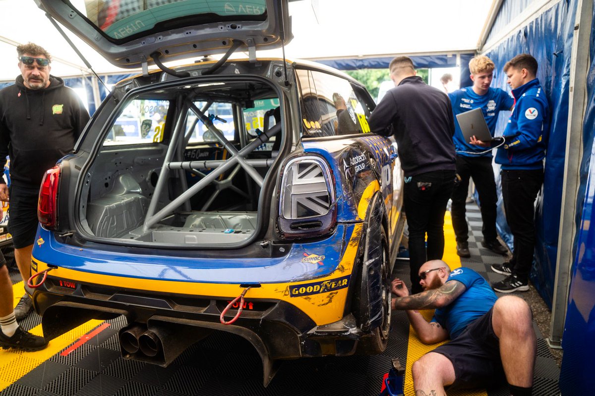 naparacinguk's tweet photo. 🔵🟡 Push it to the limit 🫣

Quick repair job and we'll be back on track for FP2 at 14:55 💪

#NAPARacingUK #NAPARacing #BrandsHatchGP #MINICHALLENGE #RaceTeam https://t.co/i2SGDrPMUC