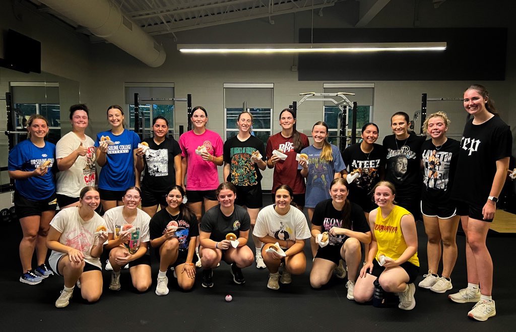 Happy Friday! Wrapped up another tough week in the weight room with some conditioning, fun t-shirts, and donuts 🍩