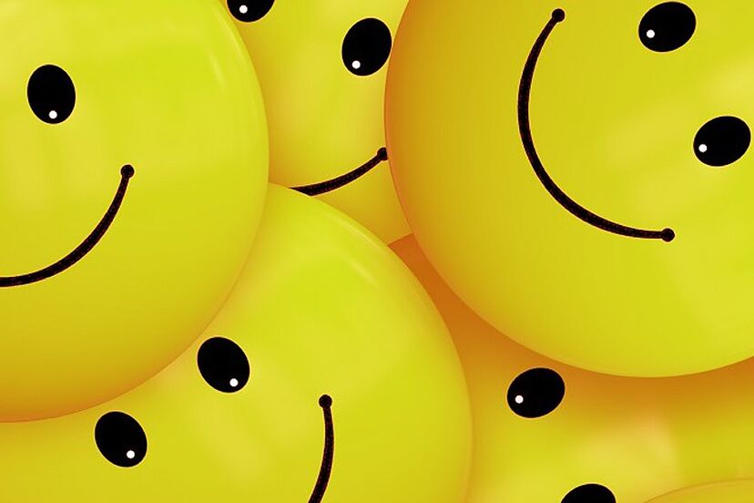 afamontessori's tweet photo. "Avui és el Dia de la Somriure! 😊 No subestimem el poder d’una bona somriure: omple cors, crea connexions i fa més lluminós el nostre dia. Somriu sempre! 💛 #DiaDeLaSomriure #Somriu #Felicitat #ConnectatalMontessori #ajrubi https://t.co/9lJectijkB