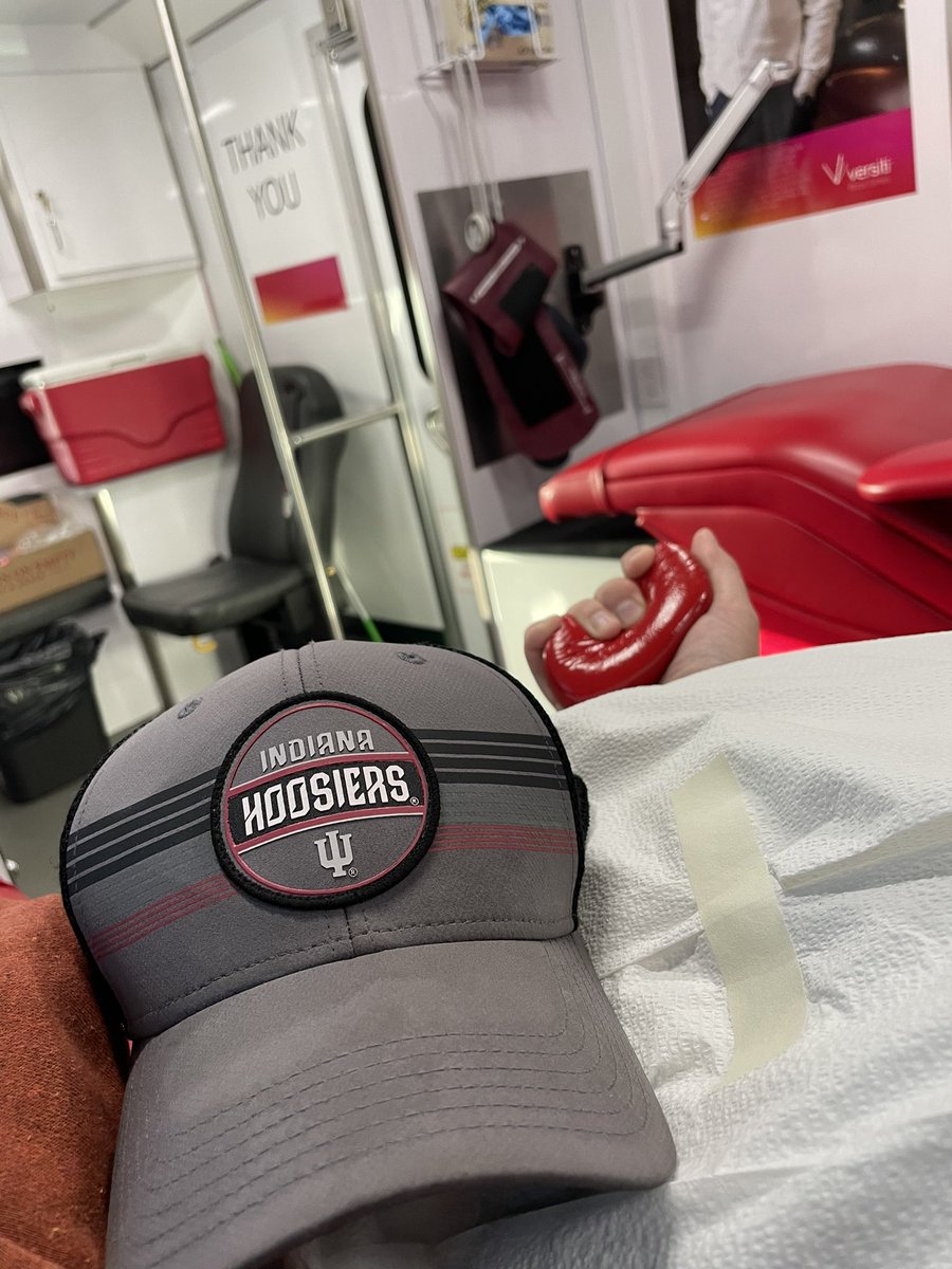 MdentonC's tweet photo. @AbbottNews @bigten Go Hoosiers! #wegiveblood https://t.co/Zy8MEcxdvF