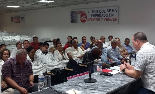 Ministerio de Salud Pública de Cuba (@minsapcuba) on Twitter photo 🩺A seguir trabajando sin descanso para contribuir todos a la Salud del pueblo pinero, convocó <a href="/japortalmiranda/">José Angel Portal Miranda</a> durante la visita que realizó este jueves al municipio especial Isla de la Juventud, junto a un equipo de trabajo del <a href="/MINSAPCuba/">Ministerio de Salud Pública de Cuba</a> .
👉 acortar.link/ihUA1k 🩺A seguir trabajando sin descanso para contribuir todos a la Salud del pueblo pinero, convocó <a href="/japortalmiranda/">José Angel Portal Miranda</a> durante la visita que realizó este jueves al municipio especial Isla de la Juventud, junto a un equipo de trabajo del <a href="/MINSAPCuba/">Ministerio de Salud Pública de Cuba</a> .
👉 acortar.link/ihUA1k