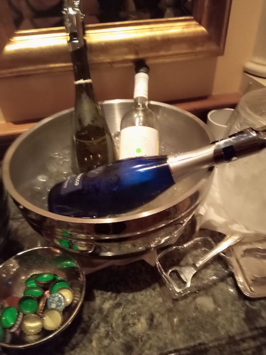 chamio15's tweet photo. ここで��酒飲んでる時が最高に幸せ https://t.co/7IHdal8LU2