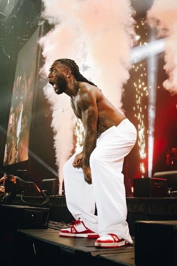 Im_Jaybeegh's tweet photo. Y’all stop the fake editing of @burnaboy and Diddy👀
 here is the real one 👇🏾 https://t.co/eVxBlGqGlA