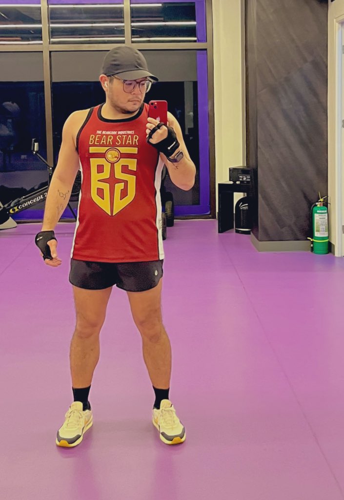 _JustAnEcho's tweet image. Guess who's back in the house!

After a few days of cough and colds mabibinyagan ko na yung napanalunan natin from @Bearcode_ph 

Perfect for #pectober entry ang Bear Star Jersey kasi totoo ang chismis na it makes your chest "pump" 

#bearcode #bearcodeph #bearcode_ph