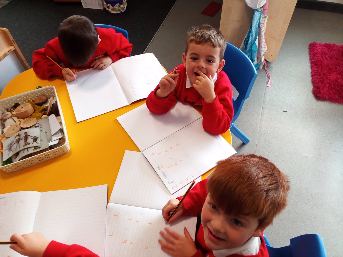 GCPFS2's tweet image. Look at our fabulous phonics work, we've been working hard to learn a new sound everyday. We've been practising to read and write them. @PrimaryGreat #gcpenglish  #gcpphonics