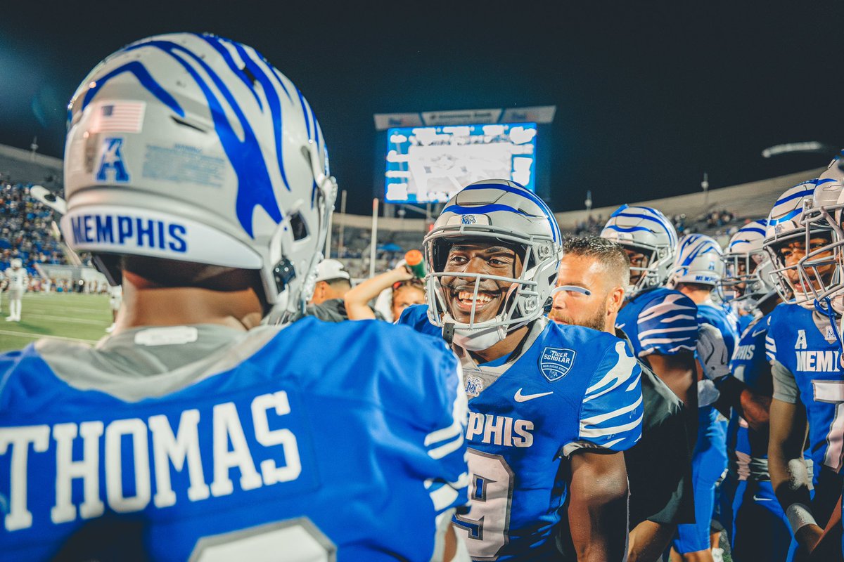 MemphisFB's tweet photo. Friday feeling 😎

#ALLIN | #GoTigersGo https://t.co/0gO771PzQL