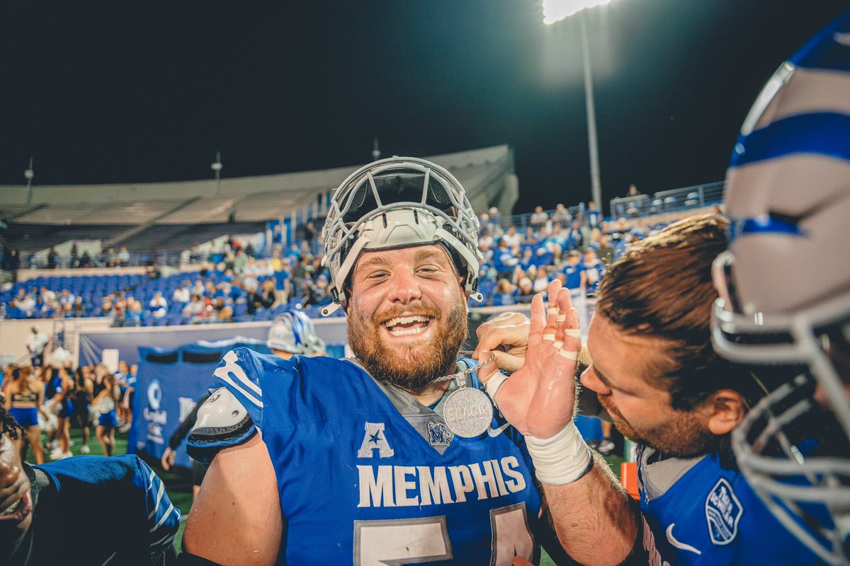 MemphisFB's tweet photo. Friday feeling 😎

#ALLIN | #GoTigersGo https://t.co/0gO771PzQL