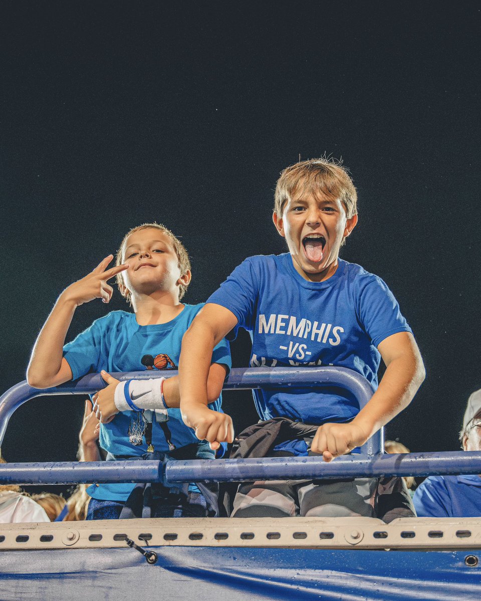 MemphisFB's tweet photo. Friday feeling 😎

#ALLIN | #GoTigersGo https://t.co/0gO771PzQL