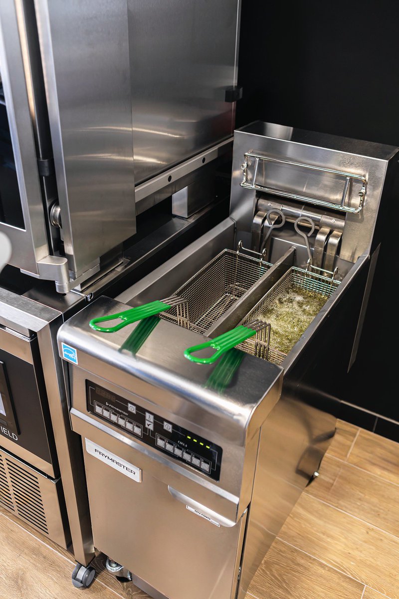 Frymaster cuida el aceite como si fuera oro líquido. Con su filtrado automático, alargas su vida, ahorras hasta un 30% en aceite y mejoras la calidad de cada bocado.
#WelbiltIberia #Frymaster #FITKitchen #freidoras #freidorasindustriales #horeca