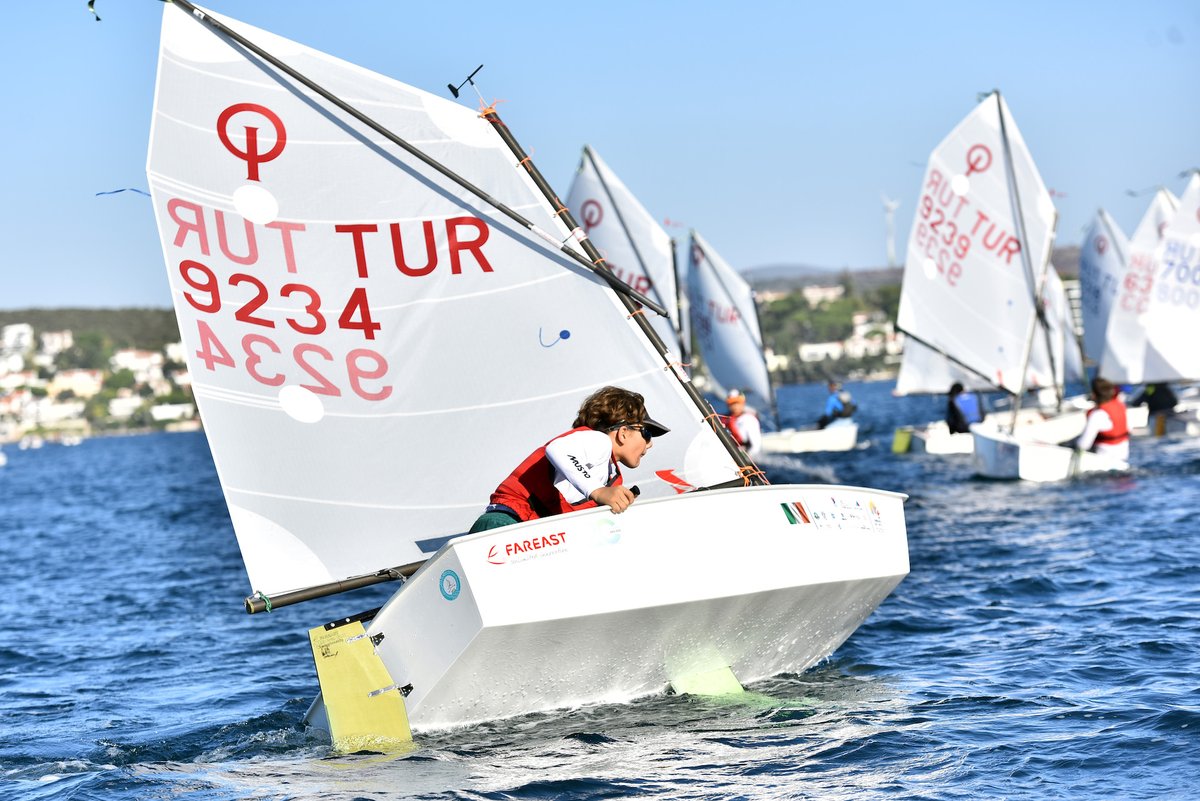 TurkiyeYelken's tweet photo. 2024-2025 TYF Yelken Ligi 1. Ayak Optimist yarışlarında dördüncü gün tamamlandı. 🌊⛵
#türkiyeyelkenfederasyonu #tyf #tyfyelkenligi #optimistsailing #arkasçeşmeyelken #çeşme https://t.co/v4orGnrhuT