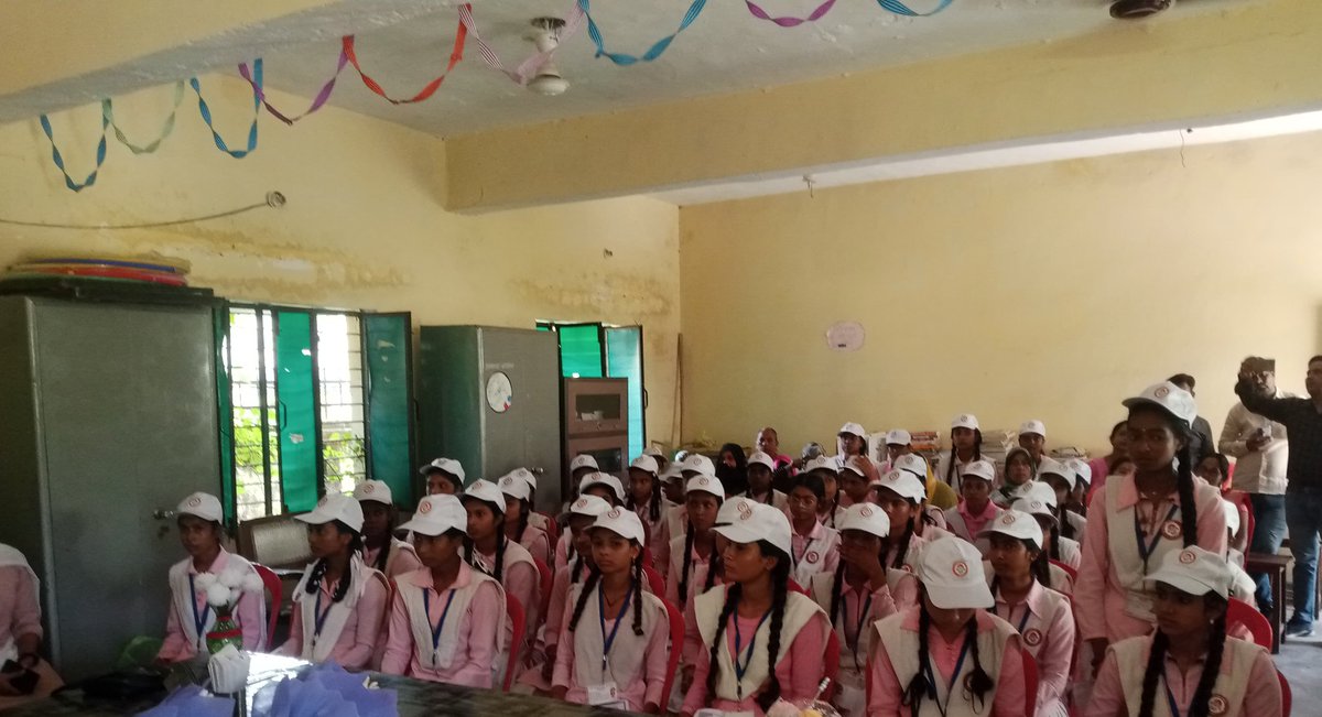 probation_pbt's tweet photo. शारदीय नवरात्रि के अवसर पर मिशन शक्ति फेज 5.0 का न्यूरिया हुसैनपुर में जिलाधिकारी ने किया शुभारंभ 
अंतरराष्ट्रीय बालिका दिवस विशेष अभियान के उपलक्ष्य में 
लैंगिक समानता पर दिनांक 03/10/2024 को गोष्ठी
#IGCD2024 #GenderEquality #foreverywomen
@Dmpilibhit @UPMahilaKalyan https://t.co/NFGdRgfWv6