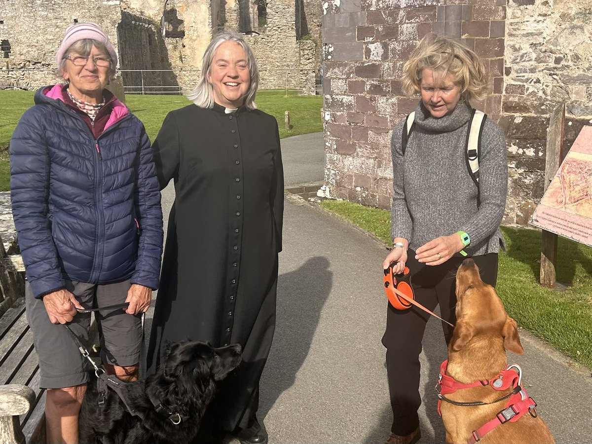RevdSAJ's tweet image. Blessing dogs outside @StDavidsCath today to mark #stfrancisofassisi @ChurchinWales 15 dogs and their hoomans were blessed and prayed for. God bless our 4-legged companions. 🐾🙏🏼🙏🏼🐾