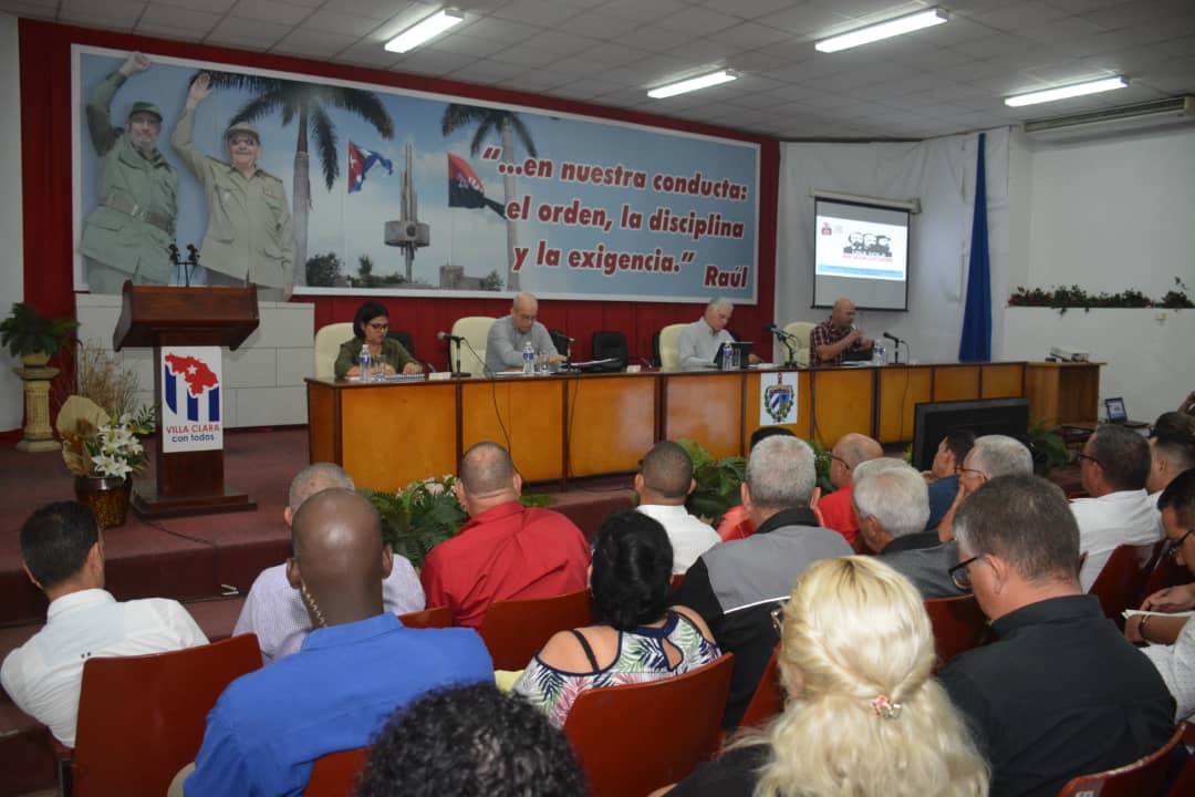 La tierra de Marta Abreu y del Che recibió a <a href="/DiazCanelB/">Miguel Díaz-Canel Bermúdez</a> para realizar el Pleno Extraordinario del Comité Provincial del Partido en Villa Clara. Con la premisa "villaclareños vencedores de dificultades y obstáculos",se buscan soluciones para mejorar la calidad de vida del pueblo.
