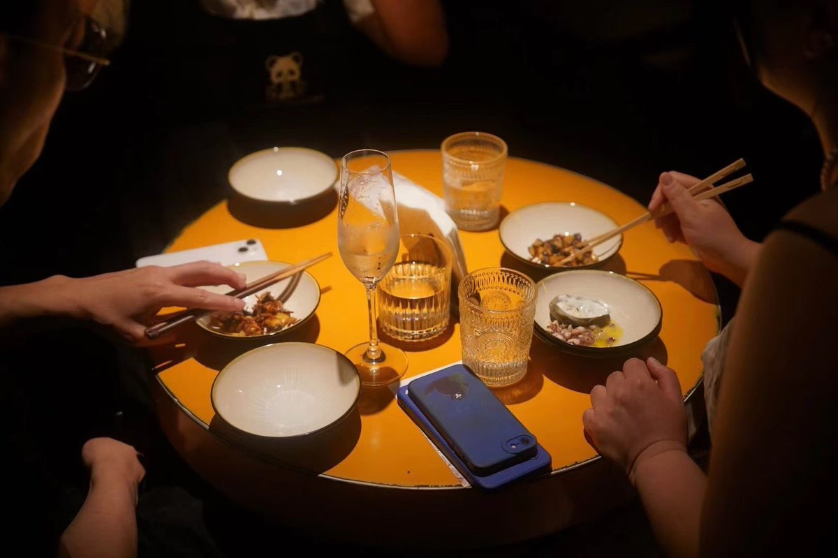 后天的【奇客宴 Kink Dinner （Munch+】还有余票哦！

欢迎大家在假期尾声一起前来相聚，吃吃美食，认识朋友！ https://t.co/oK9b5S6oYF