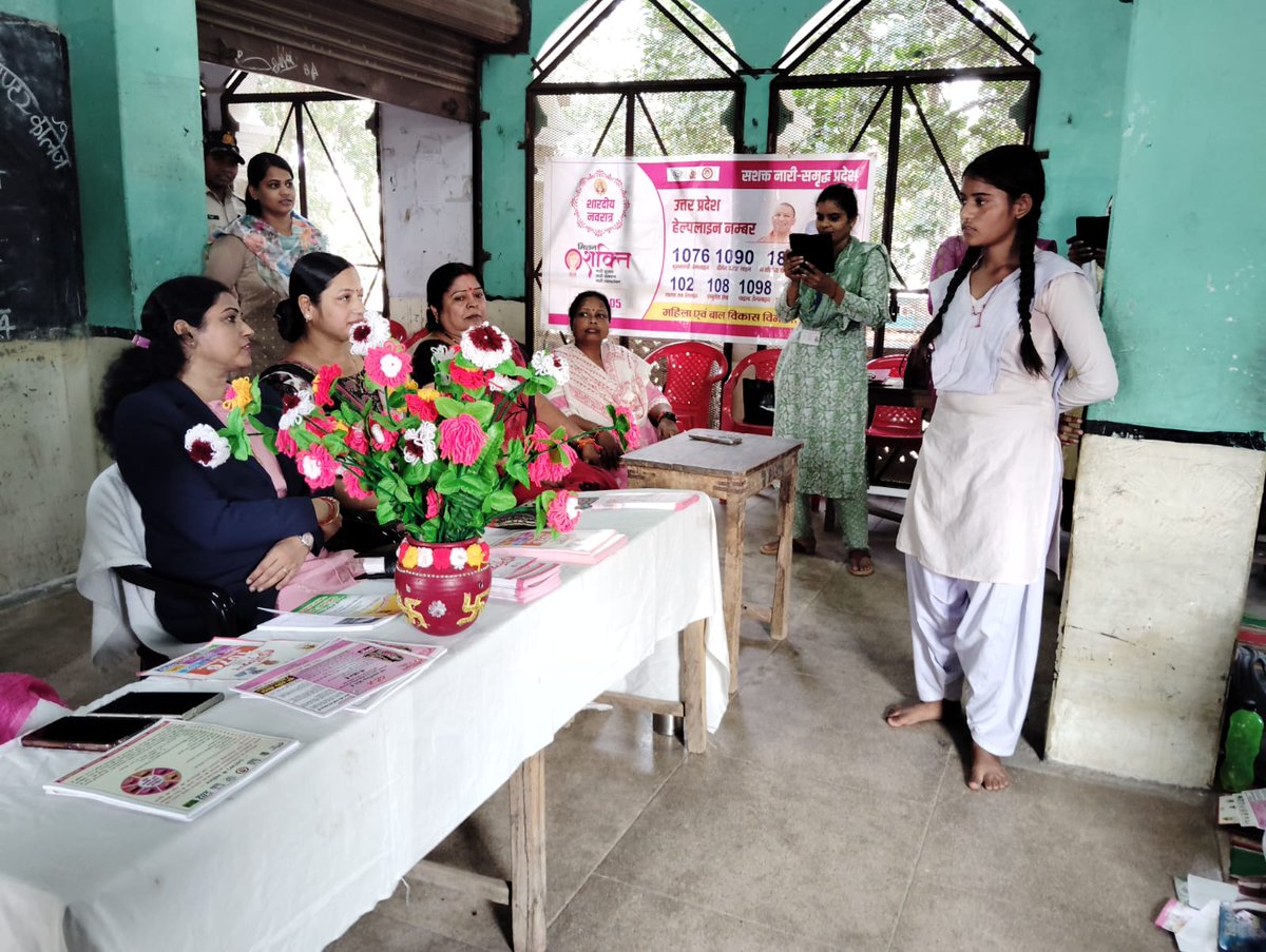 मिशन शक्ति विशेष अभियान फेज-05 के अंतर्गत अंतरराष्ट्रीय बालिका दिवस समारोह के उपलक्ष्य में आज  दिनांक 04/10/2024 को गोमती देवी गर्ल्स इंटर कॉलेज मकरंद नगर कन्नौज में 'टॉक शो विथ आइडल्स' कार्यक्रम का आयोजन किया गया। 
#IGCD2024 #GenderEquality
<a href="/UPGovt/">Government of UP</a>
<a href="/UPMahilaKalyan/">UP Mahila Kalyan</a>
<a href="/dm_kannauj/">District Magistrate, Kannauj (Official)</a>