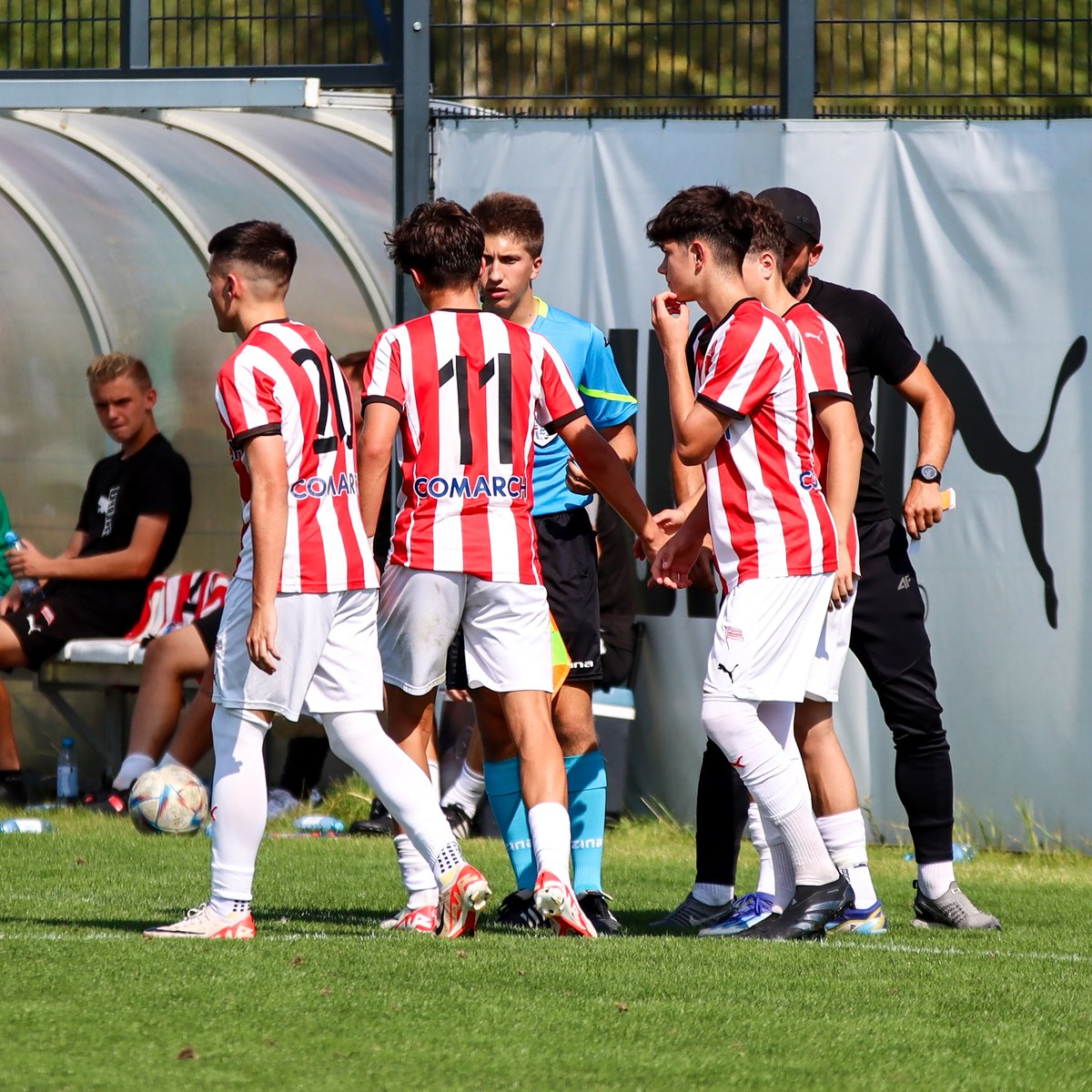 📺Już jutro o 12:00 w CLJ U-17 Cracovia zagra z Legią Warszawa, a ten mecz będziecie mogli obejrzeć na naszym kanale!  

Komentarz: <a href="/KJagodynski/">Kamil Jagodyński</a> i dyrektor działu analiz Tomasz Przekaza (<a href="/przekaza/">Tomasz Przekaza</a>)🎙️

Wywiad w przerwie: dyrektor <a href="/AkademiaKSC/">Akademia KS Cracovia SA</a> Piotr Bartyzel  

Bądźcie z nami! ⚪️🔴