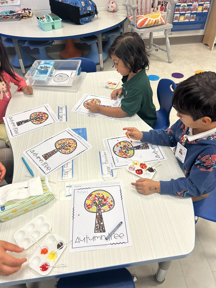 MsCortes__'s tweet photo. We've been having so much fun learning in our reading stations these past couple of weeks! 🖍️@jennmckee3 @ES_Farine https://t.co/K8XyWLas0s