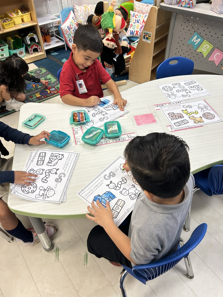MsCortes__'s tweet photo. We've been having so much fun learning in our reading stations these past couple of weeks! 🖍️@jennmckee3 @ES_Farine https://t.co/K8XyWLas0s