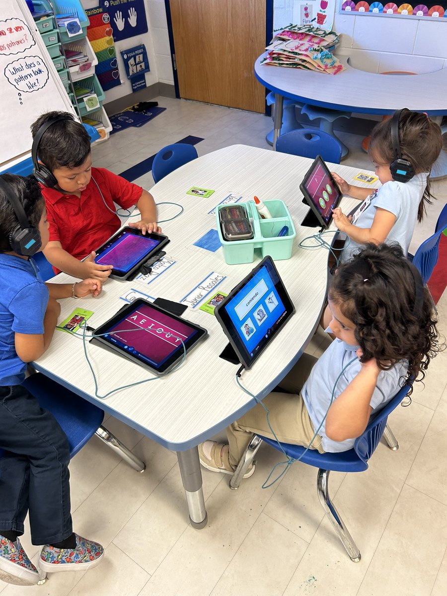 MsCortes__'s tweet photo. We've been having so much fun learning in our reading stations these past couple of weeks! 🖍️@jennmckee3 @ES_Farine https://t.co/K8XyWLas0s