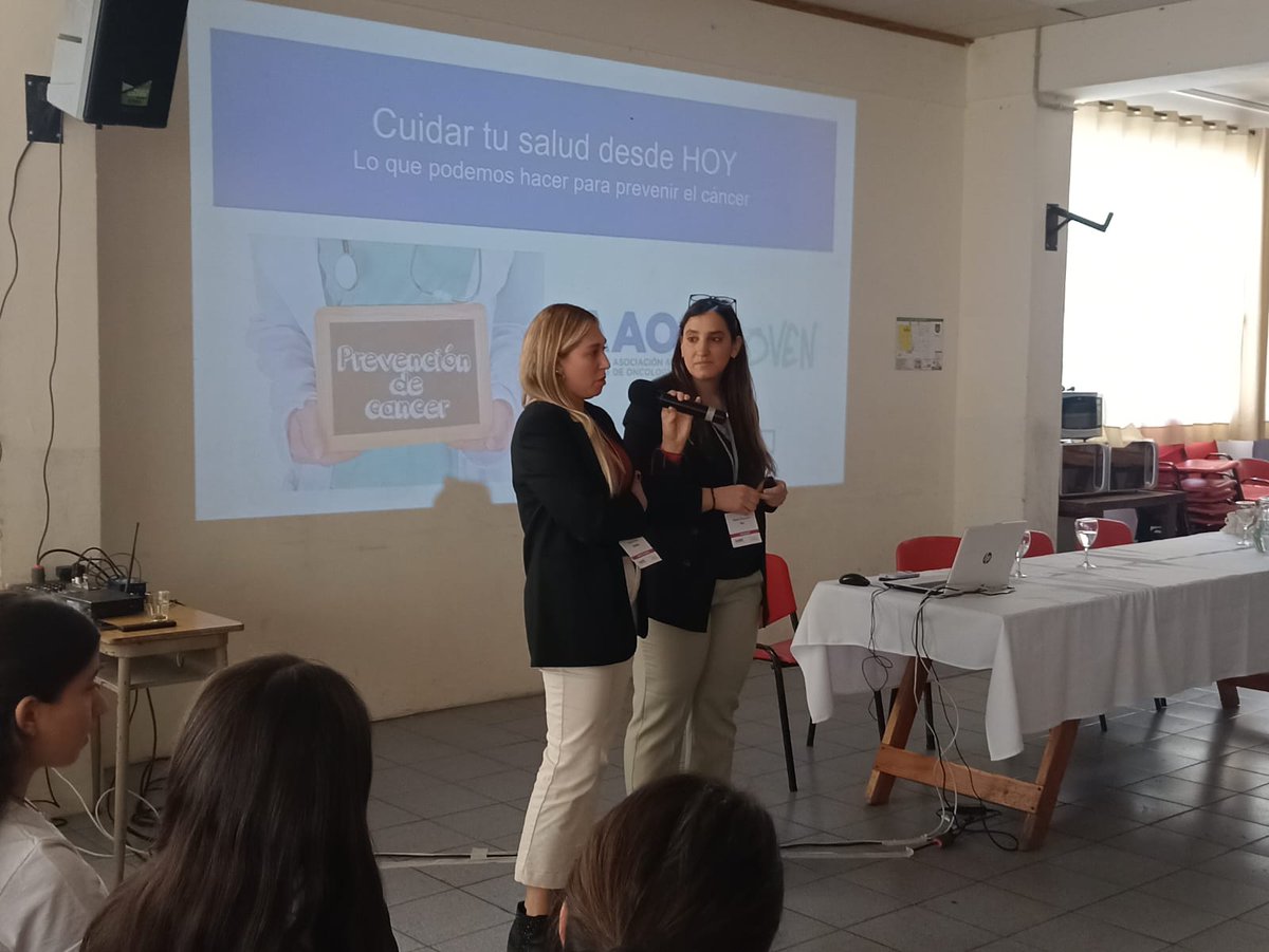 aaoncoclinica's tweet photo. CONGRESO PATAGONIA III - Cáncer de Mama
Charla sobre hábitos de vida saludable para los alumnos del Instituto Primo Capraro, a cargo de las Dras. Cielo Elaskar y María Florencia Illía, de AAOC Joven https://t.co/biI8wPY6dC