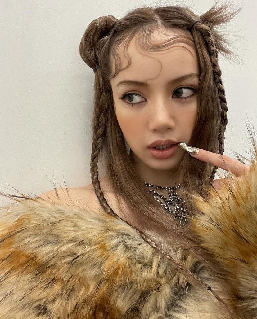 szlugline's tweet photo. ⠀ ⠀ ⠀ ⋮ ☰ #MAGGSTAGRAM
⠀ ⠀⠀ (@szlugline ) posted !
⠀ ⠀ ⠀ ⌕ 04.10.2024 | 15:19
⭐️: I look like I'm walking on a fashion runway, but I'm only at work.
#PHOENIXDAILY https://t.co/Y4PHQ70NU4