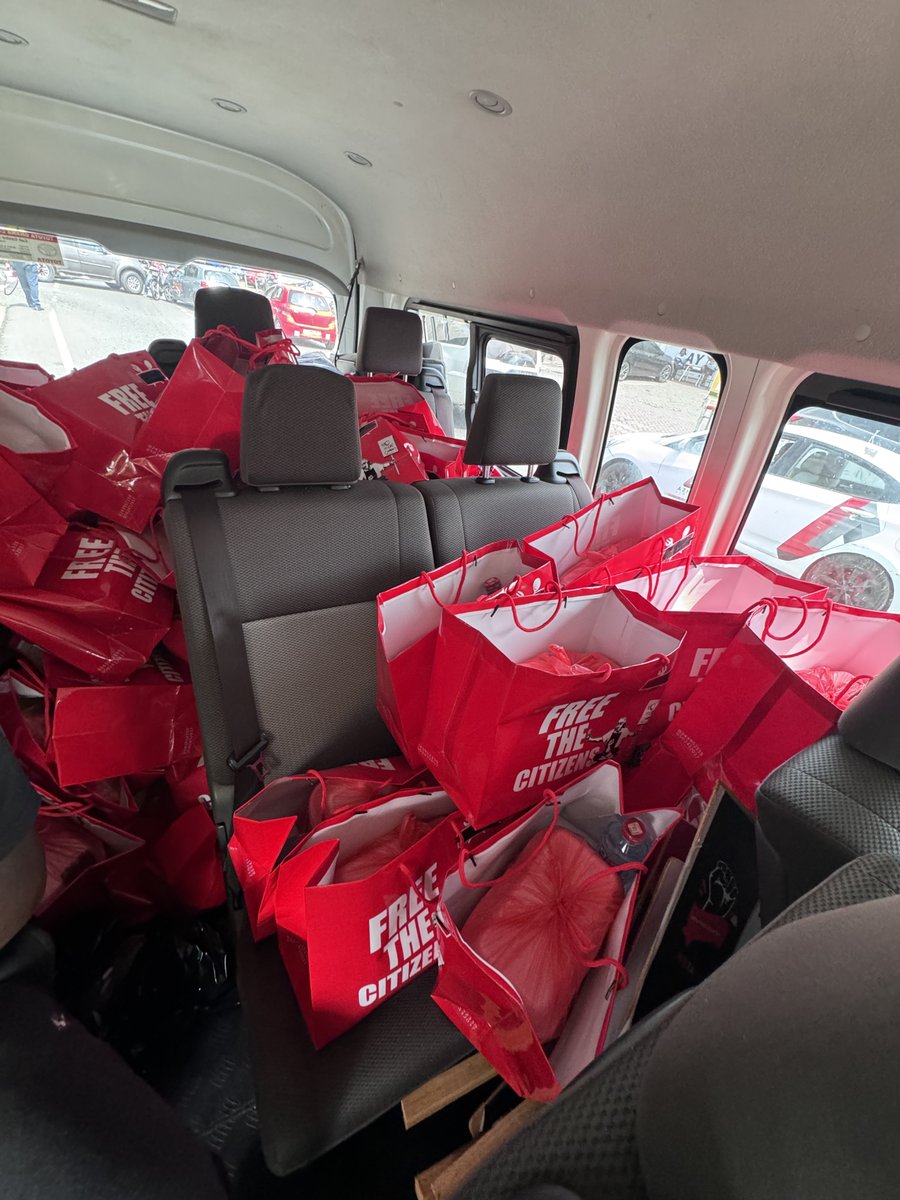 gyaigyimii's tweet photo. Chez Amiz spoil there give we.God bless you 

100 packs of food 

#FreeTheCitizens #StopGalamseyNow https://t.co/GSuLO6lY9X
