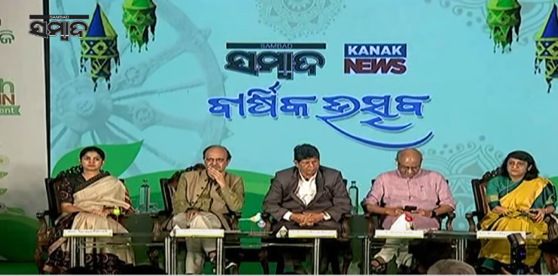 sambad_odisha's tweet photo. ପୁନଶ୍ଚ ପୃଥିବୀ ମହାସମ୍ମିଳନୀର ତୃତୀୟ ଦିନରେ ଯୋଗଦେଲେ ‘ଦ ପ୍ରିଣ୍ଟ୍’ର ମୁଖ୍ୟ ସମ୍ପାଦକ ତଥା ଚେୟାରମ୍ୟାନ୍ ଶେଖର ଗୁପ୍ତା ଏବଂ ବରିଷ୍ଠ ସାମ୍ବାଦିକ ତଥା ଲେଖକ ଦିନେଶ ଚନ୍ଦ୍ର ଶର୍ମା। 
#PunaschaPruthibi #ClimatePanchayat #EarthAgain #EarthAgainConference #TogetherTodayForTomorrow #UnitedForABetterFuture #KanakNews #Sambad @ShekharGupta @dineshcsharma