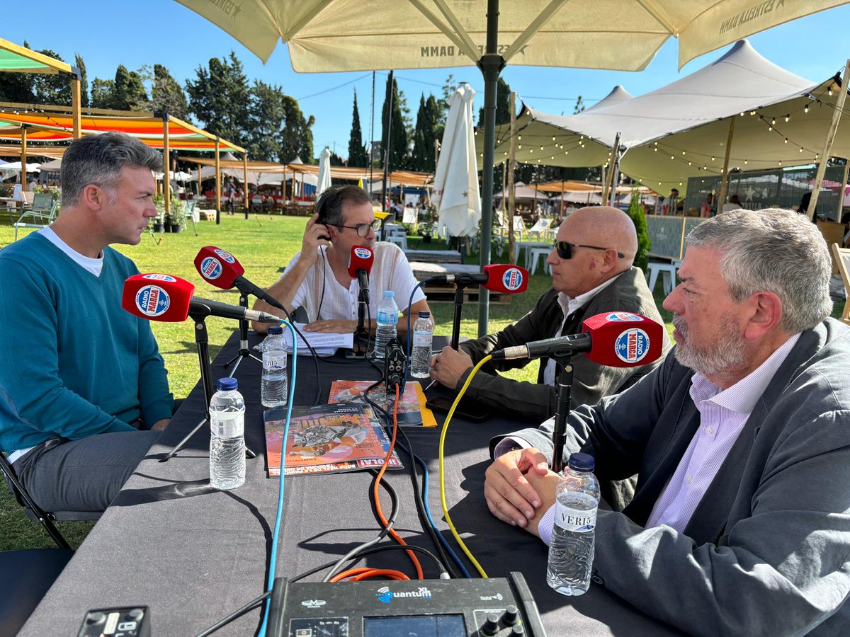 Gran edició del <a href="/catfutbolrmarca/">CatalunyaFutbol</a> amb els presidents <a href="/Forki13Joan/">Joan Forcadell</a> <a href="/uesants/">UE Sants</a> #DavidAlonso <a href="/martinenc/">FC Martinenc</a> i <a href="/Salvador231159/">Salvador Franco Torres</a> <a href="/CE_Jupiter/">CE Júpiter</a> desde <a href="/RCPoloBarcelona/">Real Club de Polo de Barcelona</a> ⚽
Tres Clubs històrics que conviuran aquesta temporada al grup 2 de #1CAT ⚽
332 anys d' història del #FutCat.
📻 #89.1FM