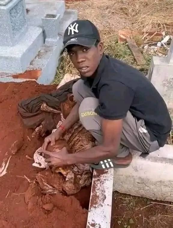 PrimeTimeNewsZA's tweet photo. This young man was arrested at Atteridgeville cemetery digging up human remains, he says he wanted to mix them with nyaope https://t.co/4rYcGEwsnQ