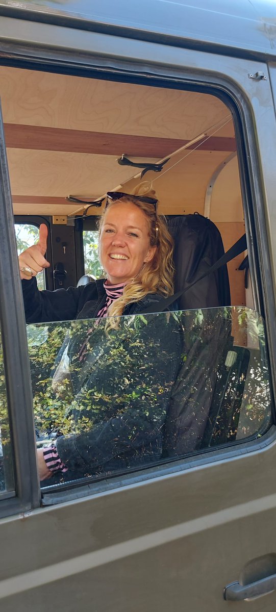 vans_vintage's tweet photo. Marieke had opeens geen zin in d'r tent dus huurde ze zojuist Groene Gast. Veel plezier! #GROENEGAST #MERCEDESD508 #STIJLVOLKAMPEREN #LEGERAMBULANCE #RETROCAMPER #RELAX #GAEROPUIT2024 #HERFSTVAKANTIEKOMTERAAN @Goboony https://t.co/IWTwV1VTtT