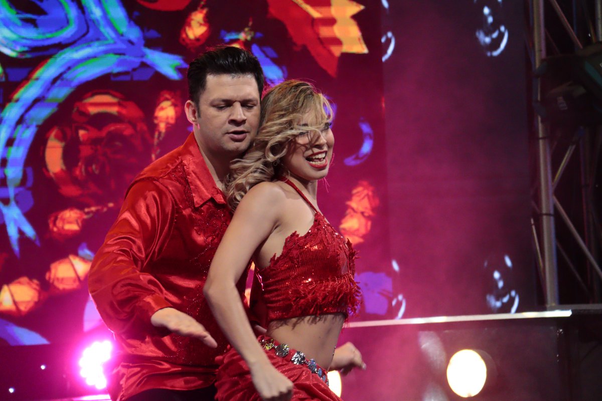 bailaconmigopy_'s tweet photo. ¡La pista se encendió! 🔥
🤩 ¿Cuál de las tres increíbles parejas que brillaron con la cumbia fue tu favorita?
💙 #Humbertiko y #Evelyn
💚#Deisi y #Jorge
❤️ #JuanElPadrino y #Ceci
Esta noche el resumen en #ElDebateDelShow a partir de las 22 hs 💥 https://t.co/mNrle7rRjS