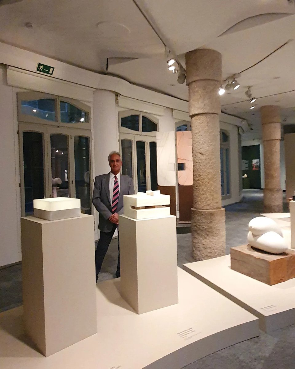 FJMonfort's tweet image. Impactante diálogo en #arteenpiedra entre trabajos de escultores capitales del #sigloXX y pioneros de la escultura moderna con el fascinante interior de una de las grandes obras maestras del genio #antonigaudí : @LaPedrera_BCN @FCLP_Fundacio #gaudí #art #Barcelona #catalunya