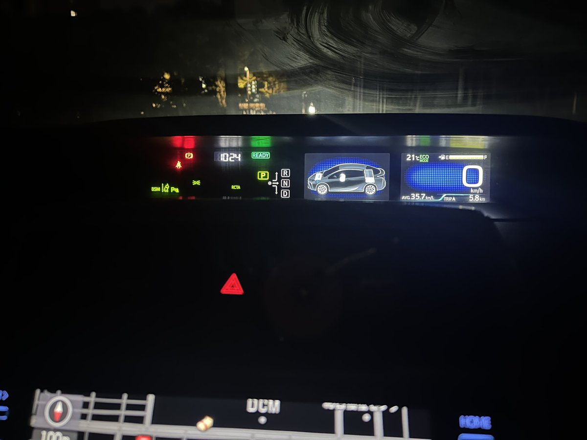long3112's tweet photo. 仕事用のプリウス買い換えたんやけど、1L35kmとかいうデタラメな燃費表示しとるんやけど絶対嘘やん https://t.co/rJQxfyJR4j