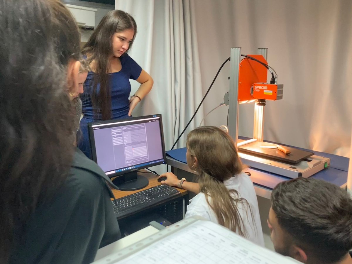 IIM_CSIC's tweet photo. #VisitasEscolaresaoIIM 🇩🇪 | Esta semana tivemos o pracer de recibir a un grupo de Bacharelato de #Biotecnoloxía de Alemaña! 

🌍🔬 No marco do Programa #Erasmus @ColegioHogar, exploraron as nosas instalacións e aprenderon sobre #ciencia. 

Grazas por visitarnos! https://t.co/JCnM4w8yBf