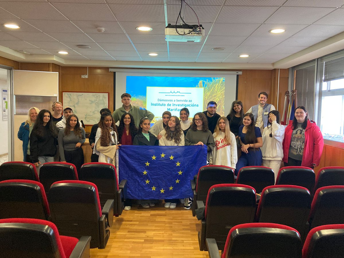 IIM_CSIC's tweet photo. #VisitasEscolaresaoIIM 🇩🇪 | Esta semana tivemos o pracer de recibir a un grupo de Bacharelato de #Biotecnoloxía de Alemaña! 

🌍🔬 No marco do Programa #Erasmus @ColegioHogar, exploraron as nosas instalacións e aprenderon sobre #ciencia. 

Grazas por visitarnos! https://t.co/JCnM4w8yBf