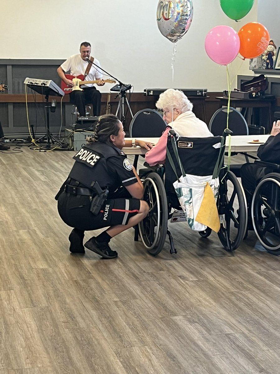 Neighbourhood Officer Amanda tweet media