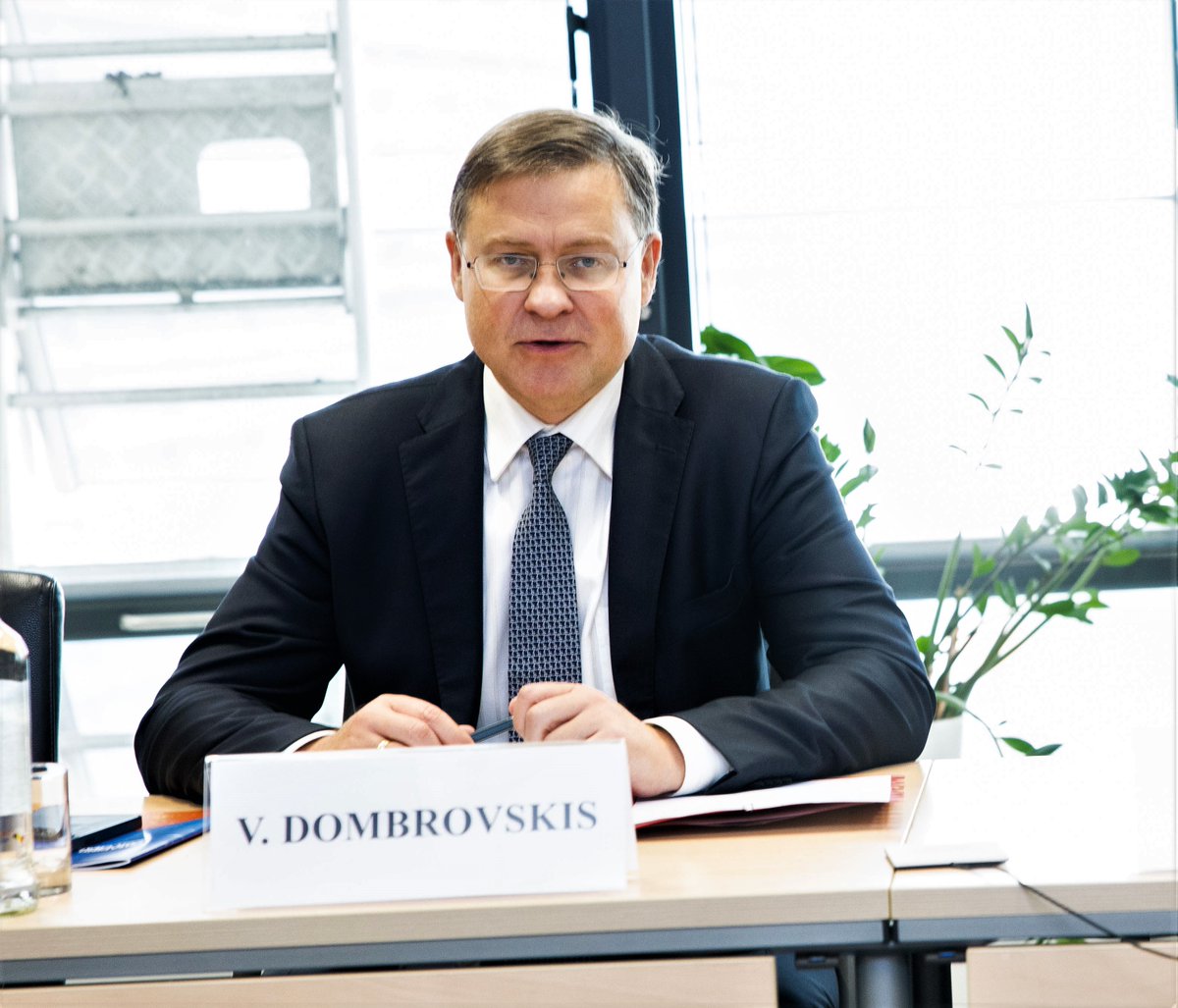 VDombrovskis's tweet image. Discussed our vision for more competitive Europe with @SMEunited.

Regulatory and reporting burdens weigh on SMEs the most: addressing them will be a priority.
We want to free up entrepreneurs’ time so they can focus on innovating, creating good jobs &amp;amp; expanding their businesses.