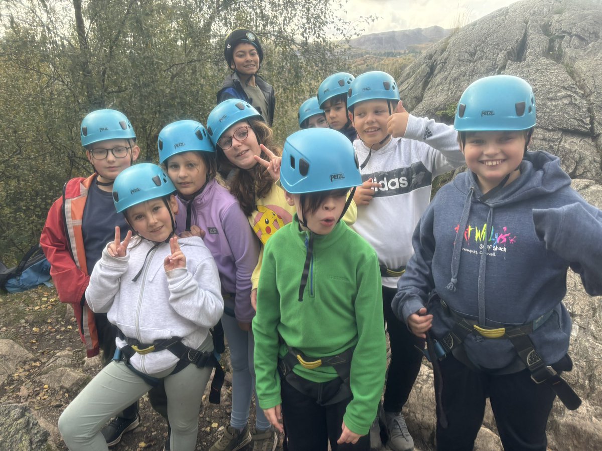 y6_CTK's tweet photo. Today we challenged our selves rock climbing. More great team work. https://t.co/yupUpG5G84