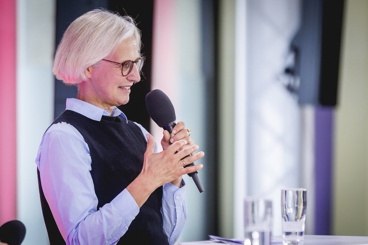HoffmannChr's tweet photo. Beim #TDE2024 mit Bürgerinnen und Bürgern diskutiert, gemeinsam mit Vanessa Bitter von @usethenews2024. Das Thema: #Demokratie und #Debatte. Wir brauchen pluralistische Medien und mündige Menschen, die sich verschiedene Quellen ansehen und eine Meinung bilden. #VereintSegelSetzen https://t.co/O8xBrlGkpX