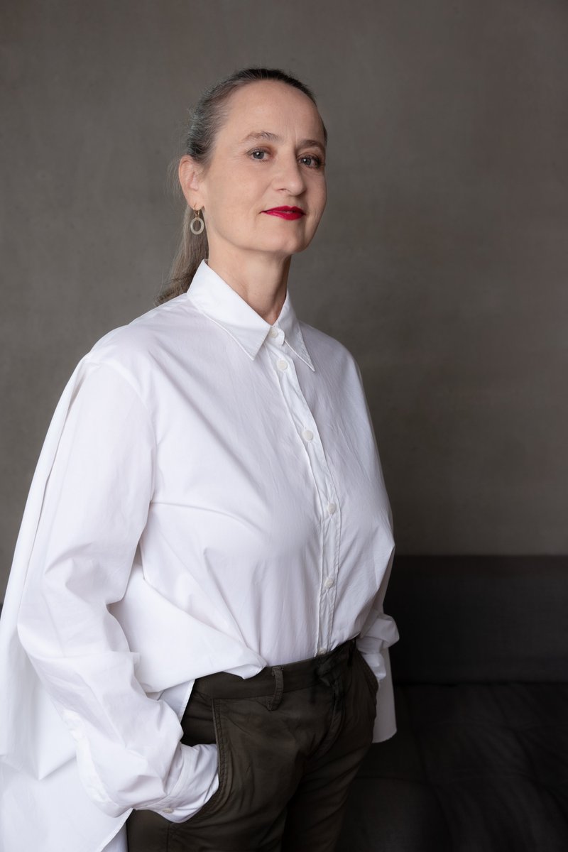 Der Deutsche Tanzpreis geht an Sasha Waltz. Verliehen wird er am 12.10. im Aalto-Theater Essen an die Choreografin, die den zeitgenössischen Tanz maßgeblich mitgeprägt hat. Außerdem werden Dieter Heitkamp und »explore dance« geehrt: kulturwest.de/inhalt/die-vie….
📷 Herlinde Koelbl