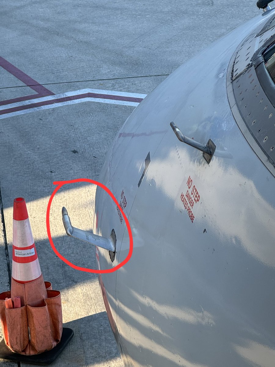 When 2 students from your Fluid Mechanics class are boarding a plane and send you pics of the plane's Pitot tubes, one day after your lecture on the Bernoulli equation, stagnation points, and Pitot tubes! 😇

Celebrate the small teaching wins the most! 🥳