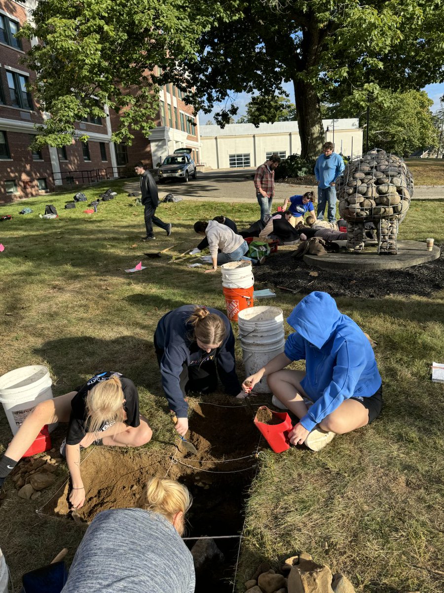 Our dig site is a hive of activity. Still more questions than answers, but moving closer to understanding the site—from the precise orientation of the house to its use over time. Here's the latest update. sites.une.edu/unepast/2024/1… #History #archaeohistories #Archaeology <a href="/unetweets/">University of New England</a>