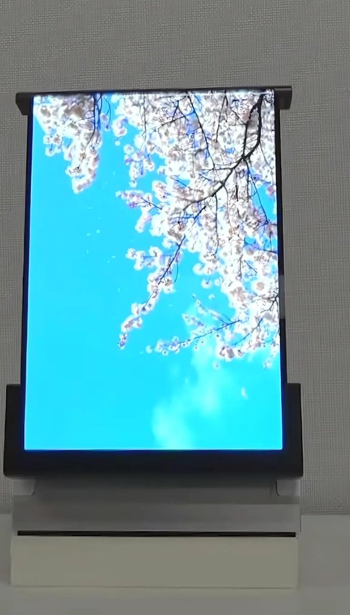 MTSPHERE_'s tweet photo. #Samsung #Rollable Phone https://t.co/zCMI1obK0c