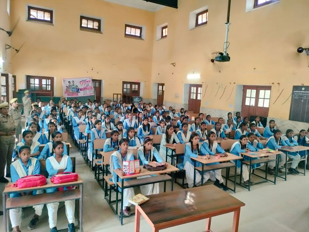 probation_pbt's tweet photo. मिशन शक्ति फेज़ 5.0 अंतरराष्ट्रीय बालिका दिवस के विशेष अभियान के अंतर्गत 4/10/2024 *टॉक शो विथ आयड्लस्*  में 
GGIC पीलीभीत की छात्राओं ने सफल महिलाओं से किया संवाद 
#IGCD2024 #GenderEquality 
@Dmpilibhit @InfoDeptUP @UPMahilaKalyan https://t.co/sAkLZLvZI6
