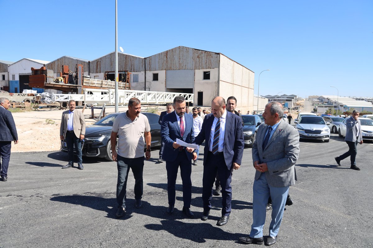 Sanayi sitemizi ziyaret eden <a href="/sanliurfabld/">Şanlıurfa Büyükşehir 🇹🇷</a> Bşk. Sn.Mehmet Kasım GÜLPINAR,Koop. Bşk. Sn. <a href="/mstfa_arslan/">Mustafa ARSLAN 🇹🇷🇵🇸 🇦🇿</a> ve Yön.Kurulumuzla hizmet binamızda bir araya gelerek  esnafın ve sanayi sitemizin sorunları hakkında görüştüler. Sayın Belediye Başkanımıza ziyaretleri için teşekkür ediyoruz