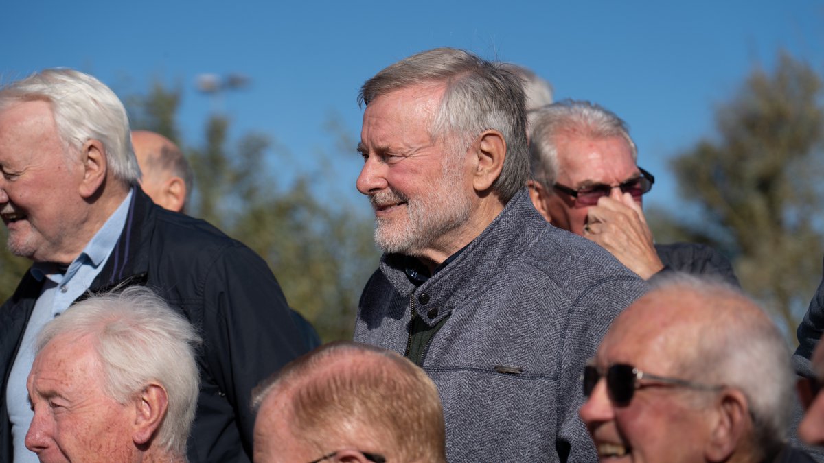 A glorious day for the Former Players meeting! 📸

On Thursday our FPA met at <a href="/PoolfootFarm/">Poolfoot Farm</a> for their monthly get together, with memories shared, new members signed up, and a tough football quiz by Director, Phil Brown 😃

#OnwardTogether | #FPA