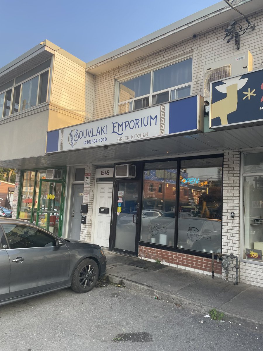 eatingyyz's tweet photo. I've driven by for years and kept meaning to check this spot out and I was surely impressed! Souvlaki Emporium on Dupont Street in the #JunctionTriangle is a tasty spot offering some of the flavors of Greece. Mouthwatering souvlaki grilled to perfection and served with a side of fresh tzatziki are our new favorites. Look at this feast today, it's loaded with good eeeats! Nom nom nom, ok byeee! 🥰
ℹ️ Souvlaki Emporium
📍 1545 Dupont St, #Toronto
☎ 416-534-1010
📷 @eatingyyz
➕ Chicken Souvlaki Dinner ($15.95)
What are we doing this weekend Toronto? 💚
#souvlakiemporium #greekrestaurant #chickensouvlaki #torontogreekfood #greekfoodtoronto #greekto #greekfood #eatingyyz