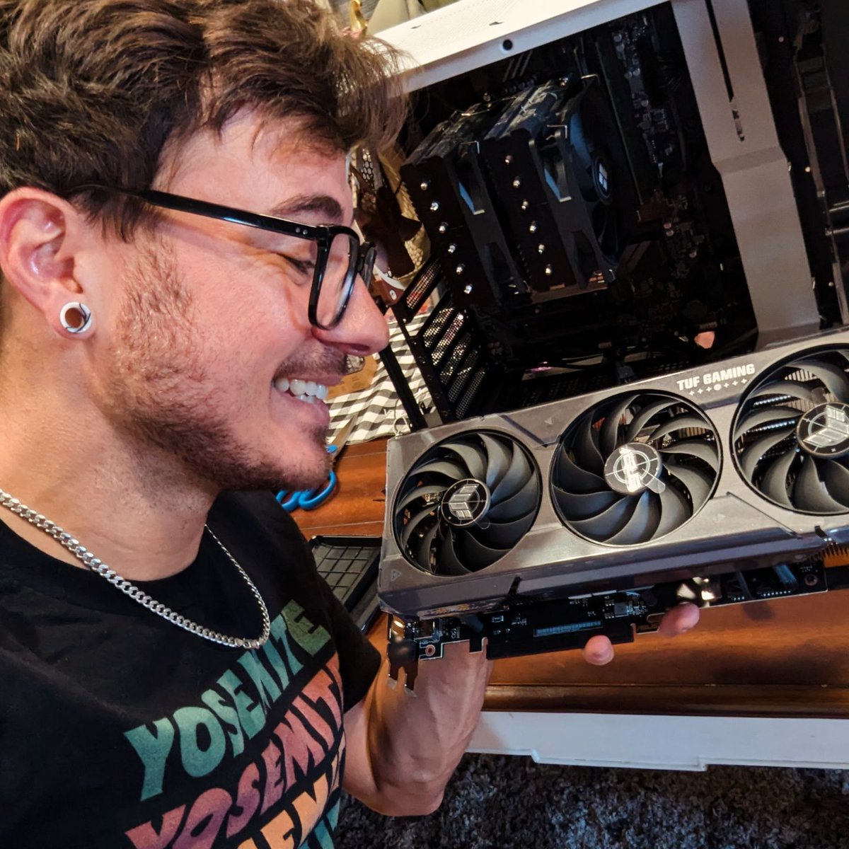 JamallNance's tweet photo. New PC. Who dis? #pcgaming #gaming #custompc #happy https://t.co/KRXqVz7J81