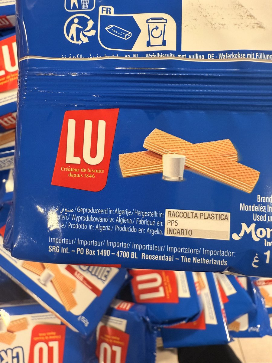 Dipsybemol's tweet photo. Je ne comprends pas pourquoi la pâte à tartiner el mordjene est interdite en Europe sous prétexte que l’Algérie ne fait pas partie des pays exportateurs de lait. 

MAIS par contre des gaufrettes au lait de la marque LU IMPORTÉ d’Algerie 
La c’est un grand OUIIII 
#elmordjene https://t.co/swH0EAznmT