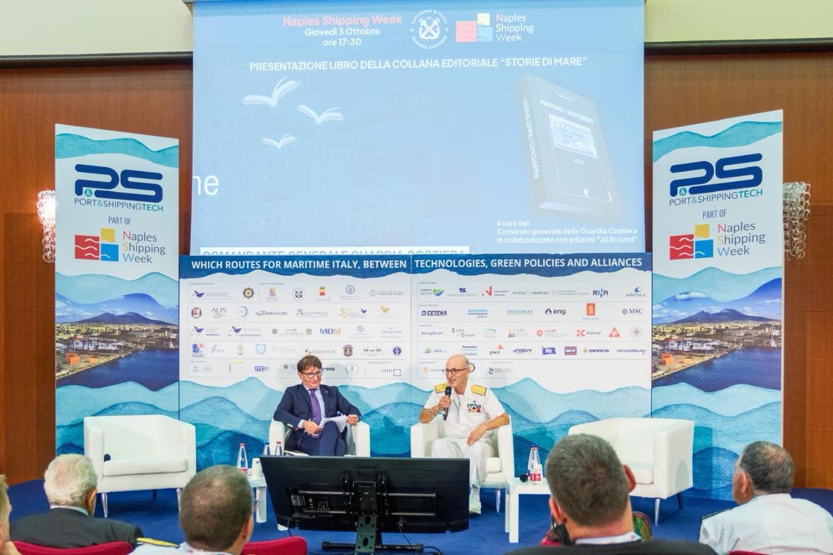 guardiacostiera's tweet image. Alla #NaplesShippingWeek di #Napoli la #GuardiaCostiera ha presentato il libro “Partono i bastimenti” di Gianluca Gerli della collana #StoriediMare, curata dalla #GuardiaCostiera in collaborazione con le @edizioniallaround
👉Link alla presentazione: youtube.com/watch?v=QugXUG…